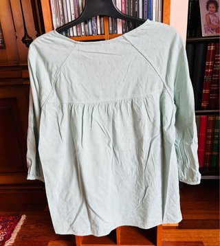 Blusa verde agua cuello pico