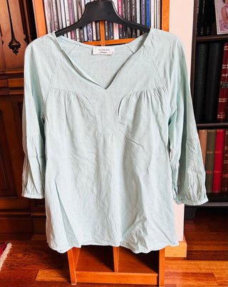 Blusa verde agua cuello pico
