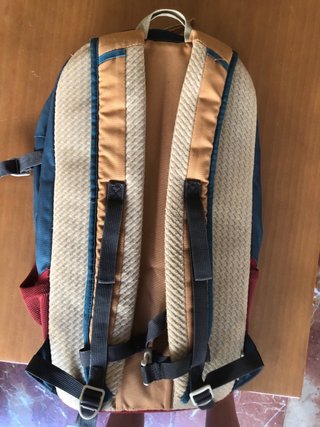 Mochila senderismo Quechua azul y roja