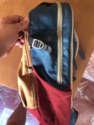 Mochila senderismo Quechua azul y roja