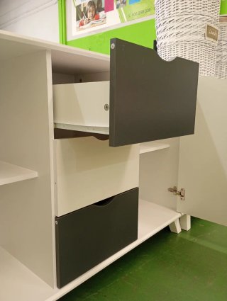 Aparador blanco y gris