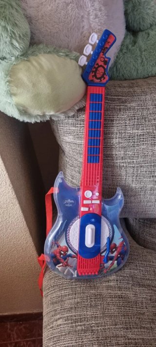 Guitarra Spiderman para niños