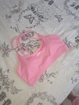 Top deportivo Reebok rosa