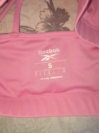 Top deportivo Reebok rosa