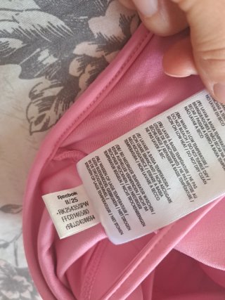 Top deportivo Reebok rosa