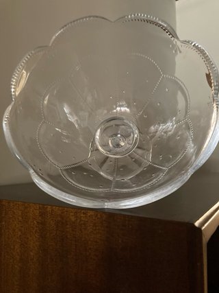 Frutero de cristal tallado con borde festoneado