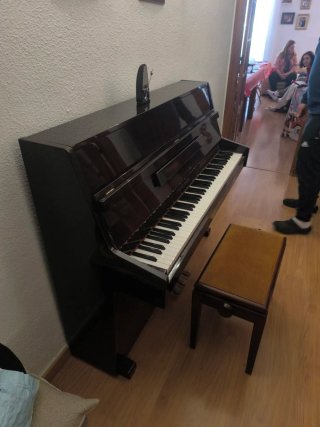 Piano de pared Young Chang Caoba