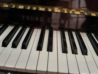 Piano de pared Young Chang Caoba