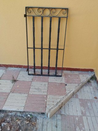 Reja de hierro forjado decorativa