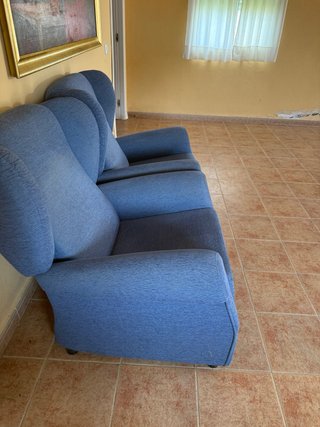 Due divani relax in tessuto blu