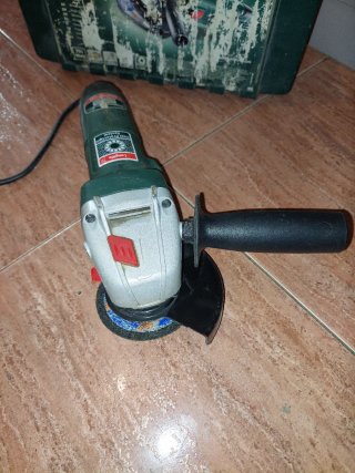 Radial amoladora Bosch PWS 700-115 con maletín