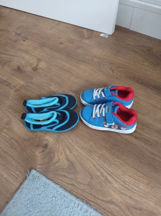 Zapatillas y escarpines niño Talla 24