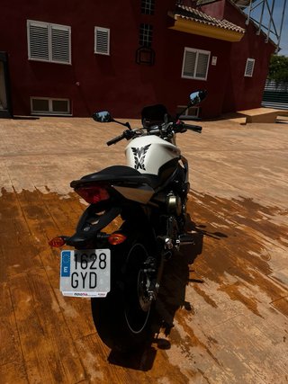 Yamaha XJ6 N Naked Blanca