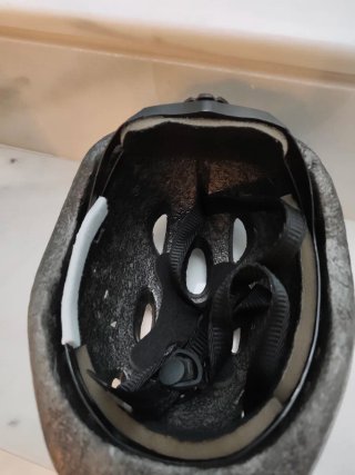 Casco de bici infantil azul con dibujos