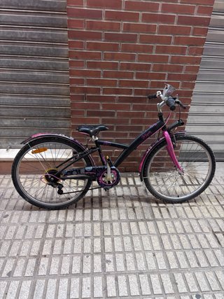 Bicicleta infantil niña rosa y negra para arreglar