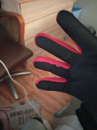 Guantes de esquí negros y rojos