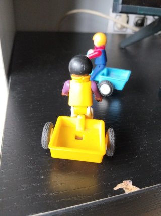 Playmobil 2 niños con triciclos