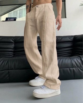 Pantalón recto caqui con costuras