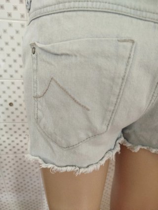 Pantalones cortos vaqueros desgastados talla s c&a