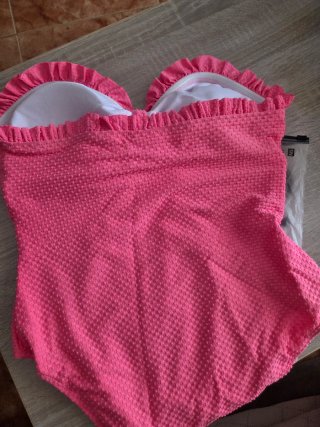 Bañador rosa con volantes y lazo