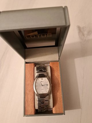 Reloj Lotus Hombre Plata y Blanco