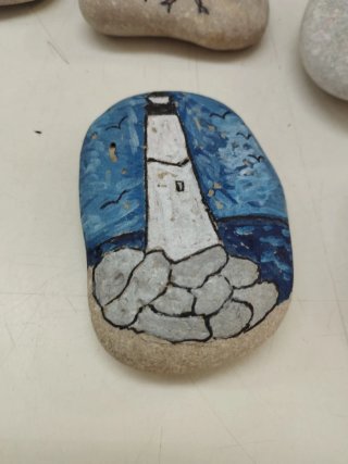 Piedras decoradas a mano