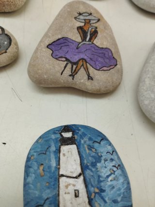 Piedras decoradas a mano