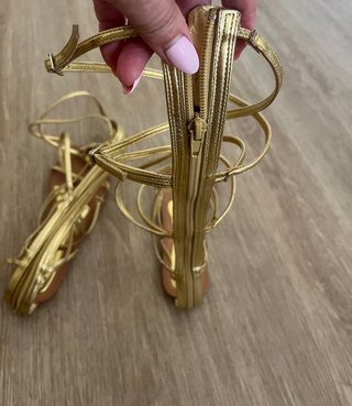 Sandalias romanas doradas Zara