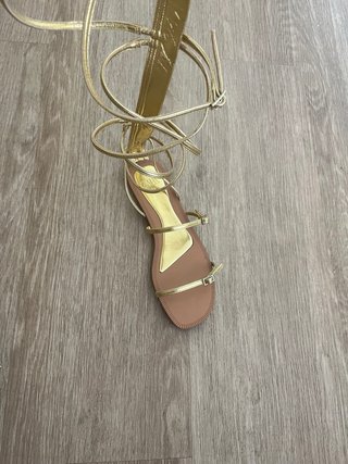 Sandalias romanas doradas Zara