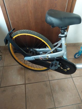 2 Bicicleta de mujer y otra de niño de