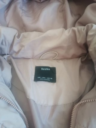 Abrigo rosa con capucha y pelo
