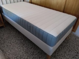Somier tapizado Lyngor y colchón Valevag Ikea