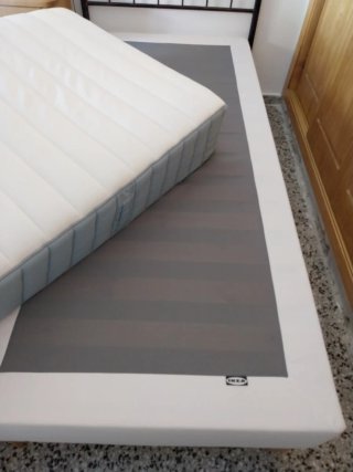 Somier tapizado Lyngor y colchón Valevag Ikea