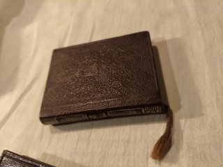 Tres tomos de la colección Crisol, "Crisolín"
