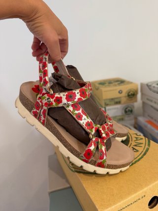 Sandalias Panama Jack flores rojas talla 37