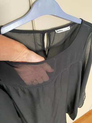 Blusa Lefties Negra Talla M. Ancho de sisa 50 cm