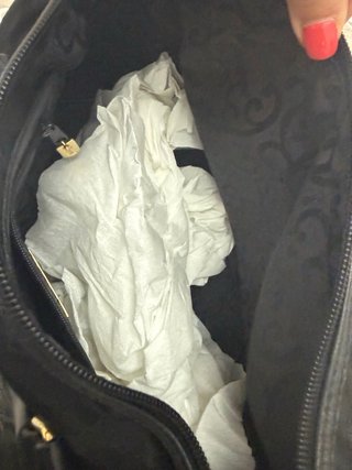 Bolso negro con estampado
