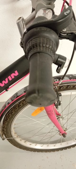 Bicicleta 24pulgadas 6 marchas Btwin negra y rosa
