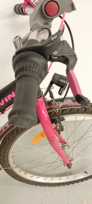 Bicicleta 24pulgadas 6 marchas Btwin negra y rosa