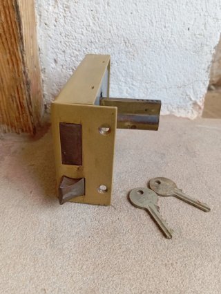 Cerradura JIS Antipalanca con 2 llaves