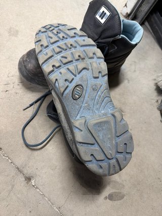 Botas de seguridad negras y azules