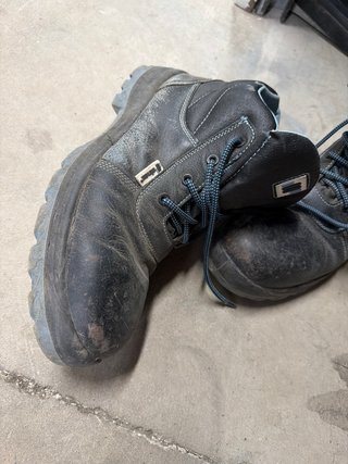 Botas de seguridad negras y azules