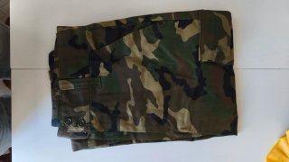 Traje de campaña camuflaje + cinturón