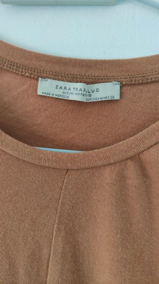 Conjunto 2 camisetas cortas cruzadas manga larga.
