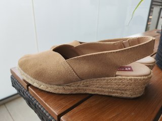 Sandalias cuña beige/marrón