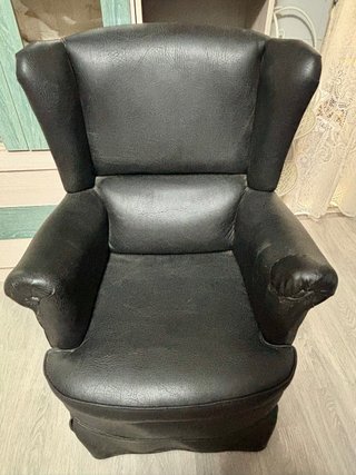 Sillón negro de piel