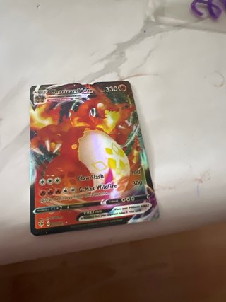 Carta Pokémon Charizard VMAX Gigantamax