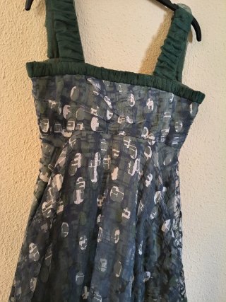 Vestido invitada gris y verde