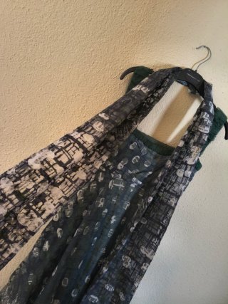 Vestido invitada gris y verde