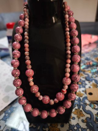 Collar de bisutería con cuentas